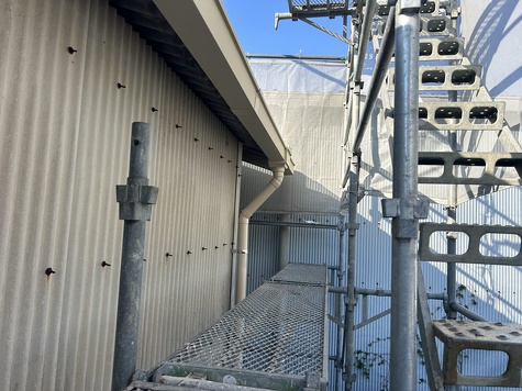 カバー工法　大波スレートカバールーフ　高知　倉庫　樋交換