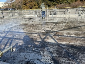 機械式塩ビシート防水 高圧洗浄で水洗い 高知 賃貸マンション