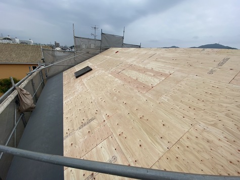 高知　屋根葺き替え工事　IG工業　スーパーガルテクト　トリプルトーン　塗装