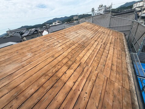 高知　屋根リフォーム　雨漏り　ニチハ横暖ルーフ　屋根葺き替え